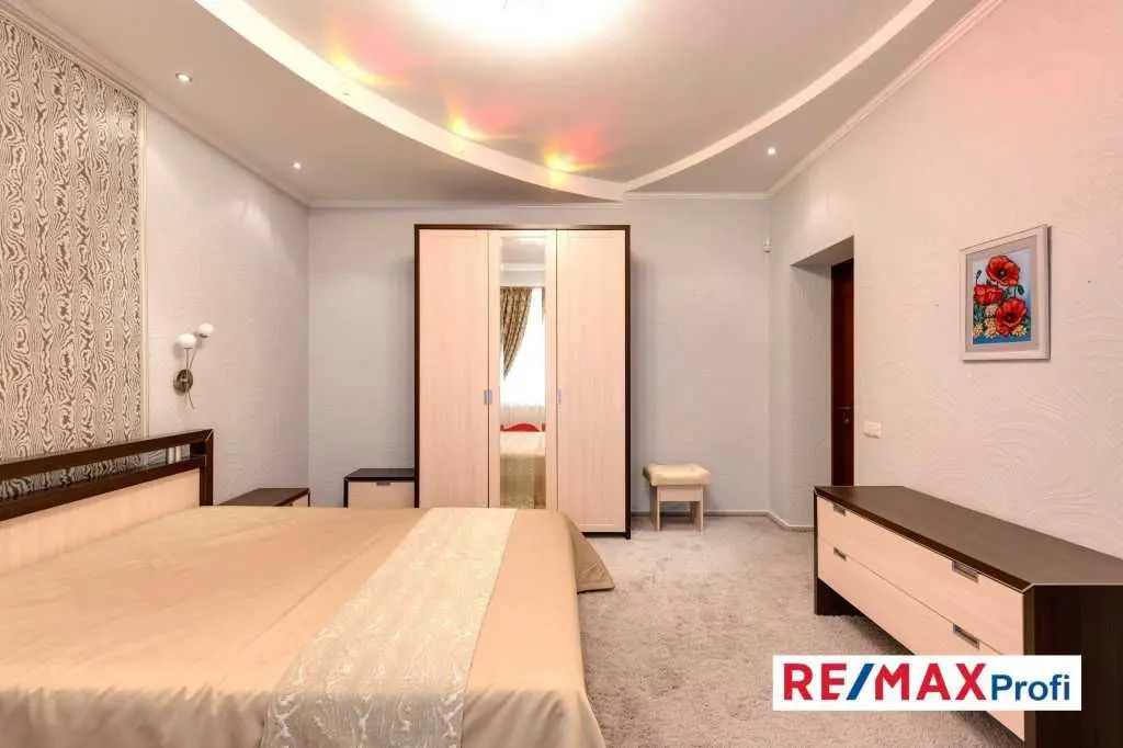Фото Продаю дом, 450 кв. м, Образования ул.  Глеваха, цена: 350000 USD, код 7036