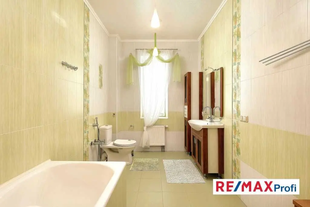 Фото Продаю дом, 450 кв. м, Образования ул.  Глеваха, цена: 350000 USD, код 7036