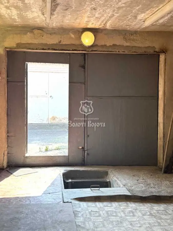 Фото Продаю парковочное место, гараж, 47.3 кв. м, Полковая ул.  Киев, цена: 15000 USD, код 7037
