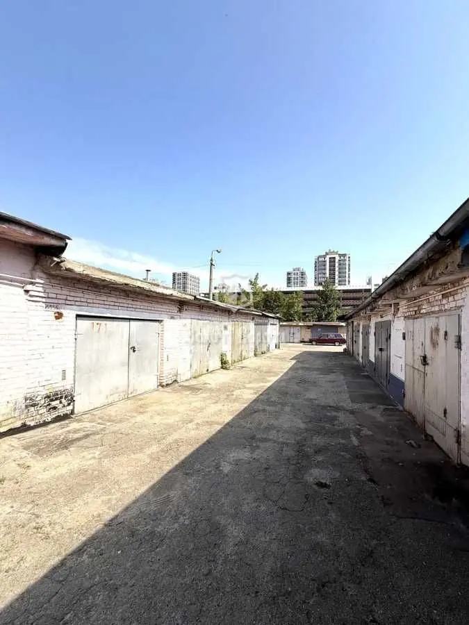 Фото Продаю парковочное место, гараж, 47.3 кв. м, Полковая ул.  Киев, цена: 15000 USD, код 7037