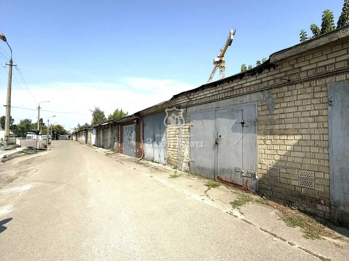 Фото Продаю парковочное место, гараж, 47.3 кв. м, Полковая ул.  Киев, цена: 15000 USD, код 7037
