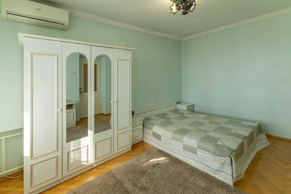 Фото Зняти 3 кімнатну квартиру, Старонаводницька вул. 4 Київ в довгострокову оренду, ціна: 700 USD, код 7044