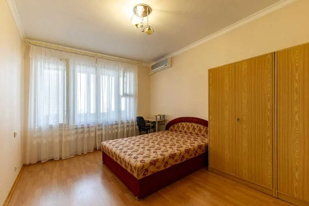 Фото Зняти 3 кімнатну квартиру, Старонаводницька вул. 4 Київ в довгострокову оренду, ціна: 700 USD, код 7044