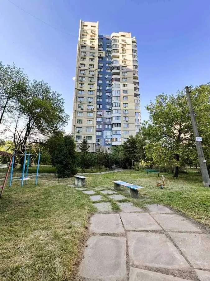 Фото Зняти 3 кімнатну квартиру, Старонаводницька вул. 4 Київ в довгострокову оренду, ціна: 700 USD, код 7044