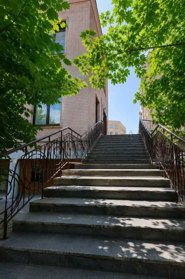 Фото Продаю офіс, 927 кв. м, Євгена Коновальця вул. (Щорса) 36б Київ, ціна: 1800000 USD, код 7055