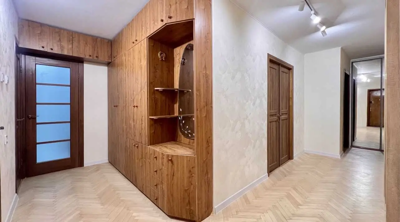 Фото Selling a 3-room apartment, 97 sq.m., Shkilnyi lane  Sofiivska Borschahivka, price: 120000 USD, code 7070