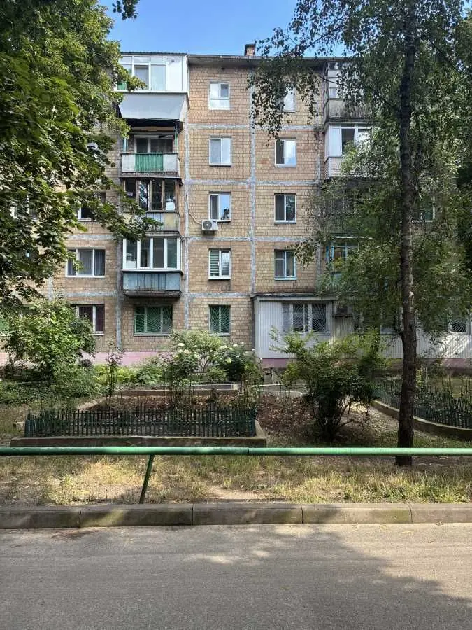Фото Снять 1-комнатную квартиру, Зодчих ул. 18в Киев в долгосрочную аренду, цена: 300 EUR, код 7074