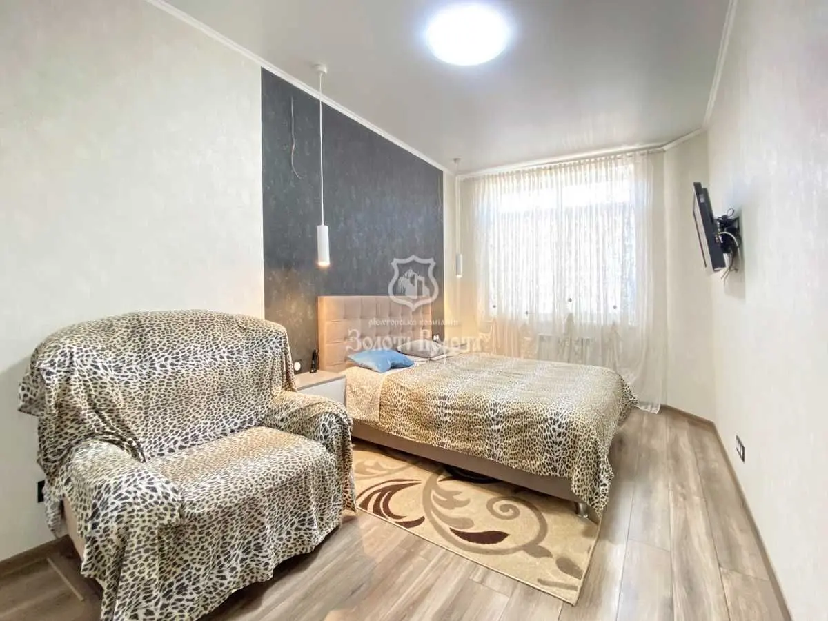 Фото Продаю 2 кімнатну квартиру, 64.7 кв. м, Західна вул. 10 Ірпінь, ціна: 98000 USD, код 7093