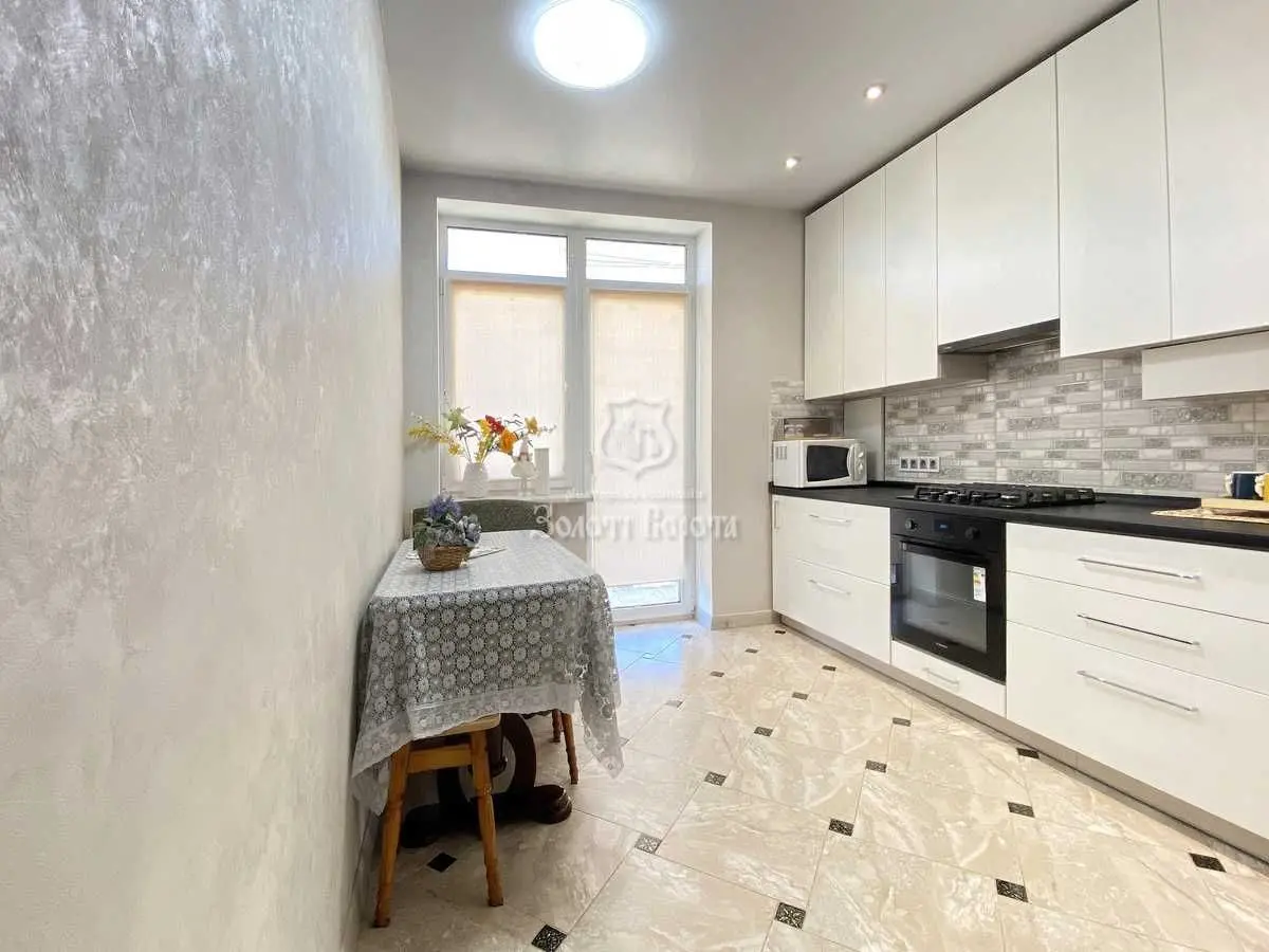 Фото Продаю 2 кімнатну квартиру, 64.7 кв. м, Західна вул. 10 Ірпінь, ціна: 98000 USD, код 7093