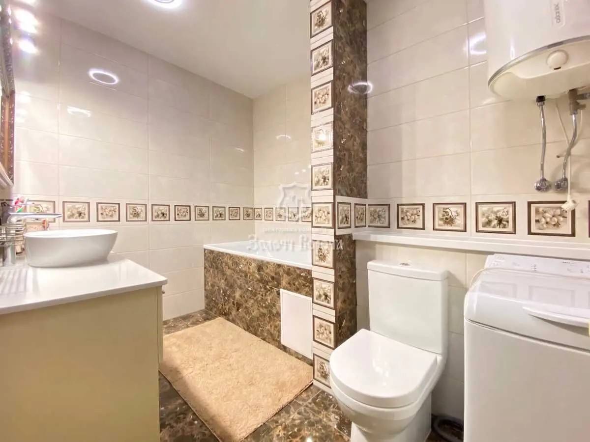 Фото Продаю 2 кімнатну квартиру, 64.7 кв. м, Західна вул. 10 Ірпінь, ціна: 98000 USD, код 7093
