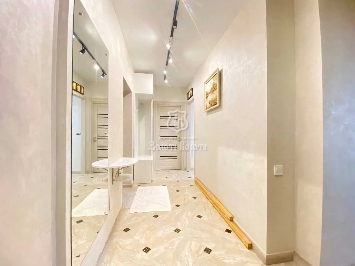 Фото Продаю 2 кімнатну квартиру, 64.7 кв. м, Західна вул. 10 Ірпінь, ціна: 98000 USD, код 7093