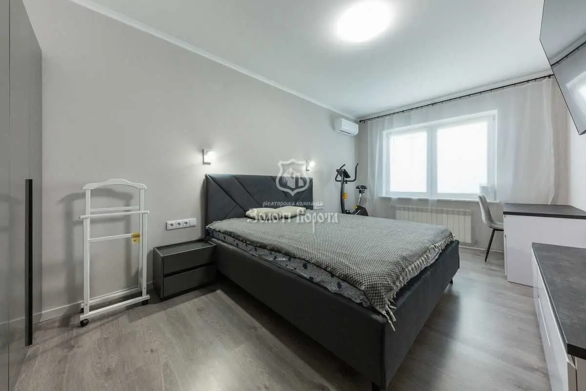Фото Продаю 3 кімнатну квартиру, 93.1 кв. м, Урлівська вул. 30 Київ, ціна: 200000 USD, код 7117