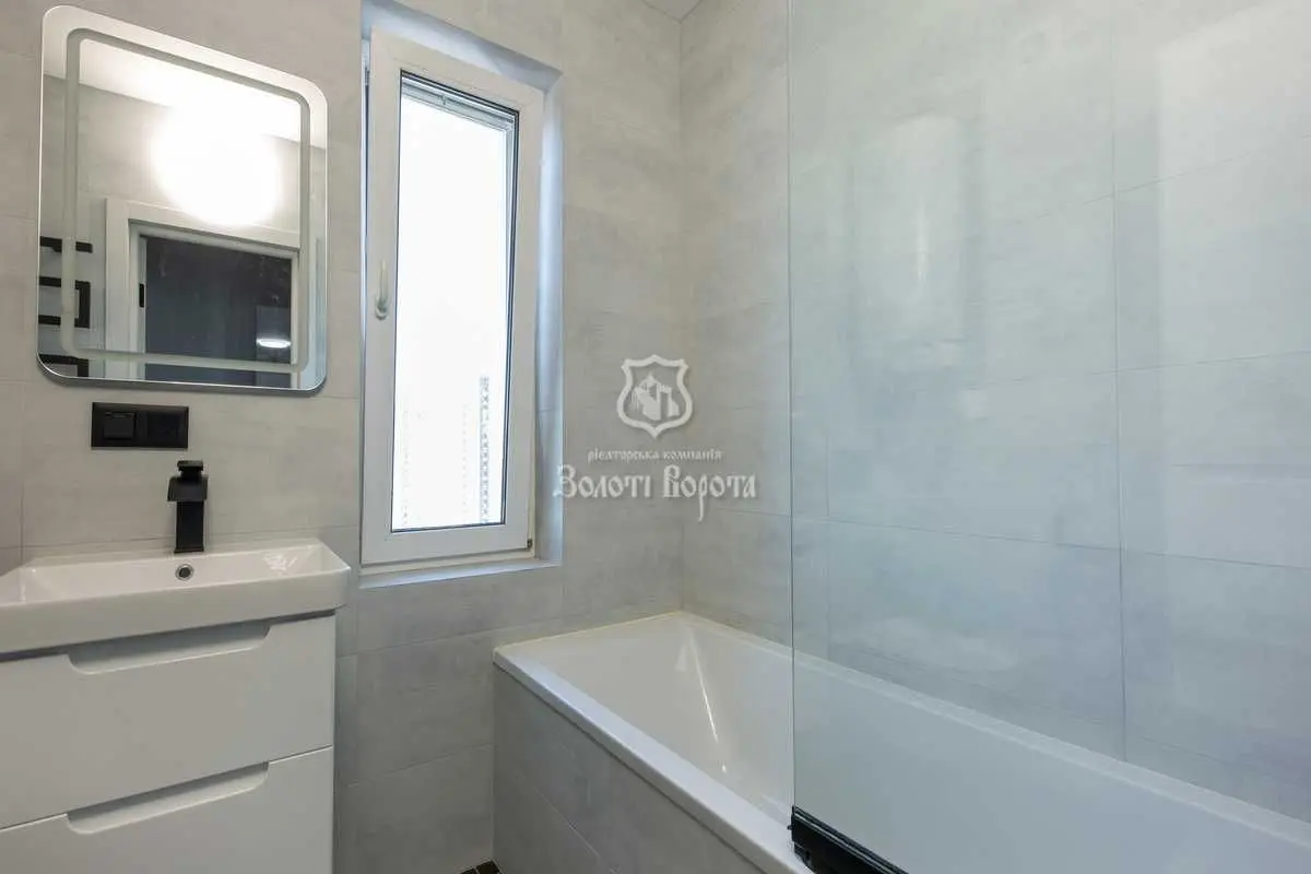 Фото Продаю 3 кімнатну квартиру, 93.1 кв. м, Урлівська вул. 30 Київ, ціна: 200000 USD, код 7117