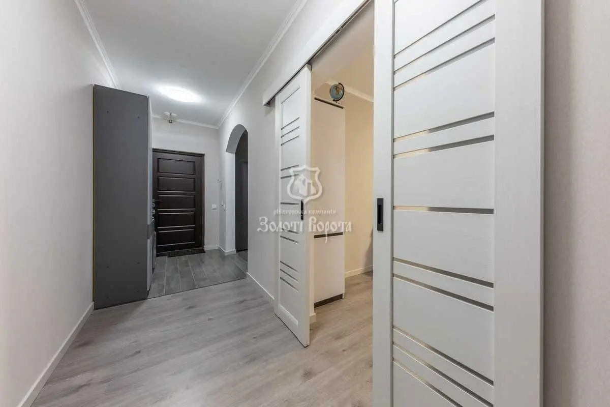Фото Продаю 3 кімнатну квартиру, 93.1 кв. м, Урлівська вул. 30 Київ, ціна: 200000 USD, код 7117
