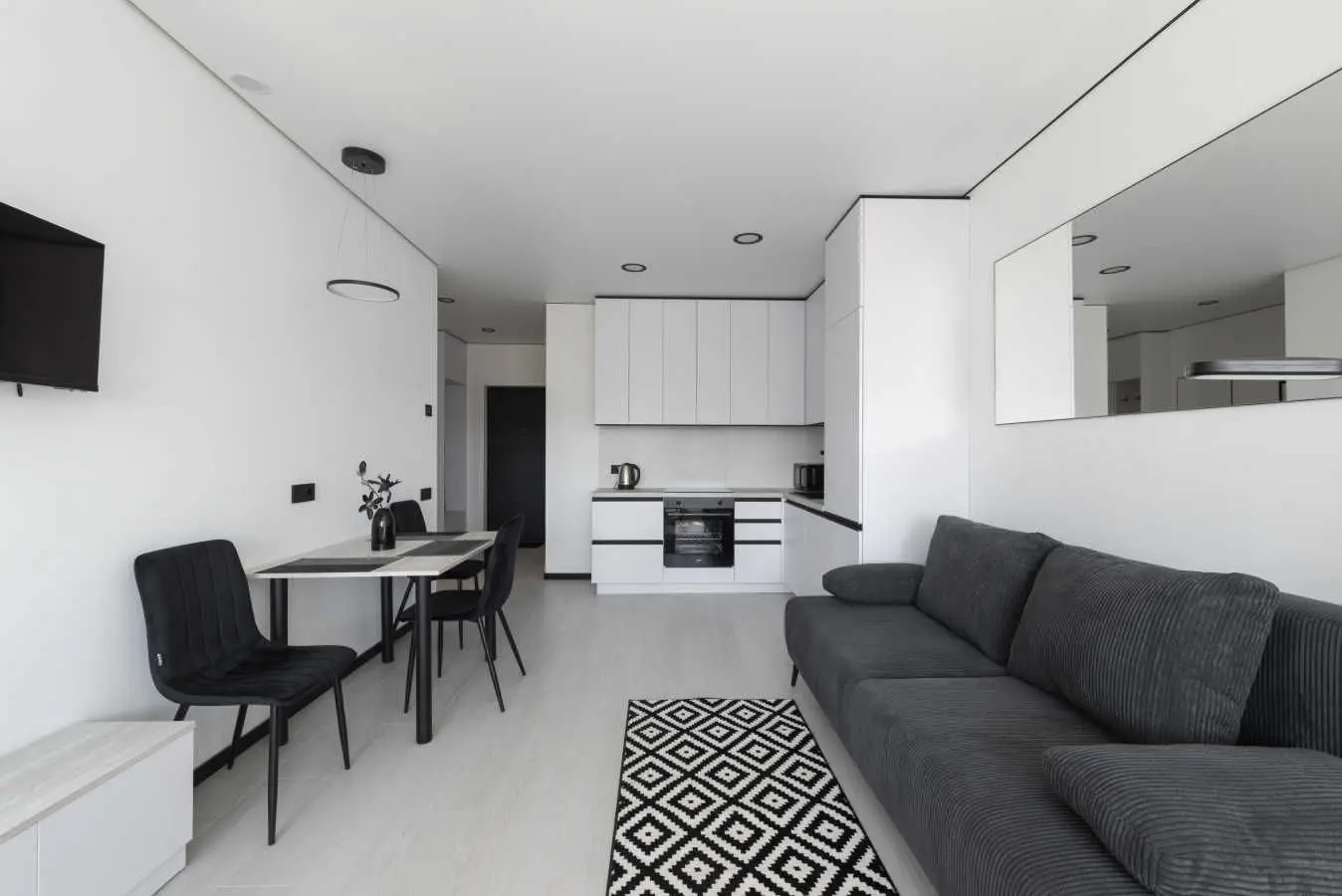 Фото Rent a 3-room apartment, Beresteiska Avenue (Peremohy Avenue) 11 Kyiv for long-term rent, price: 1000 USD, code 7128
