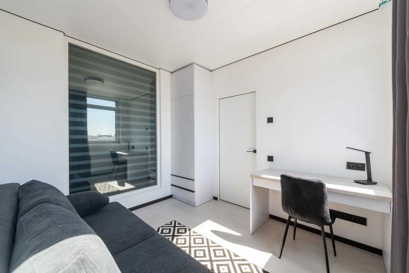Фото Rent a 3-room apartment, Beresteiska Avenue (Peremohy Avenue) 11 Kyiv for long-term rent, price: 1000 USD, code 7128