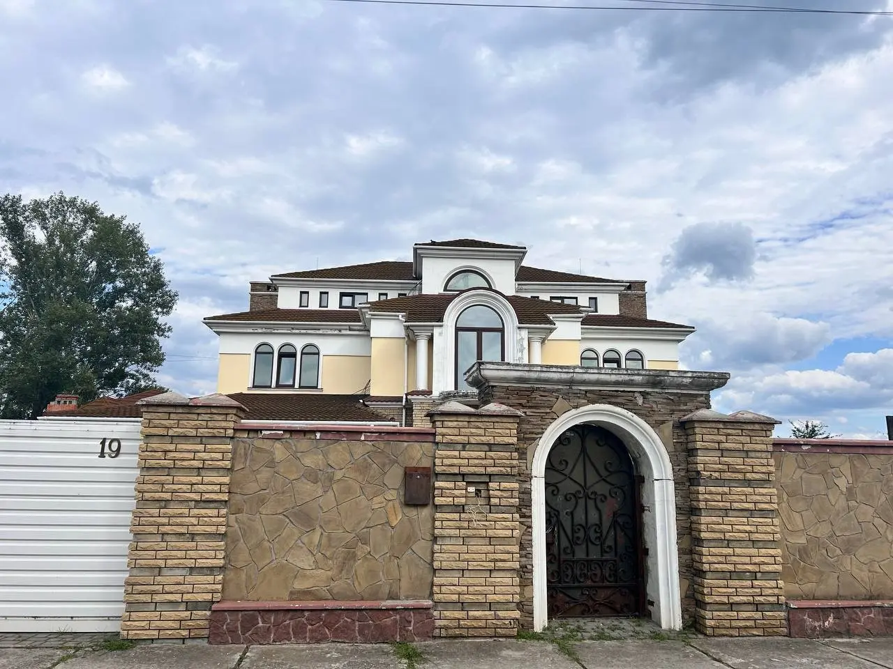 Фото Зняти будинок, Риболовецька вул.  Київ в довгострокову оренду, ціна: 8000 $, код 7138