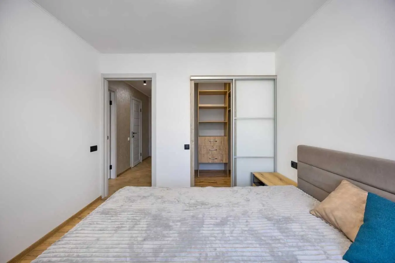 Фото Selling a 2-room apartment, 53.3 sq.m., Hlynianskyi Trakt Street  Lviv, price: 96000 EUR, code 7141
