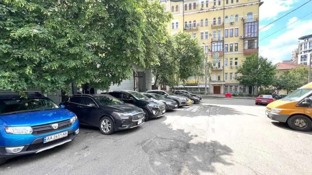 Фото Арендовать торговую площадь, Круглоуниверситетская ул.  Киев в долгосрочную аренду, цена: 5914 USD, код 7144