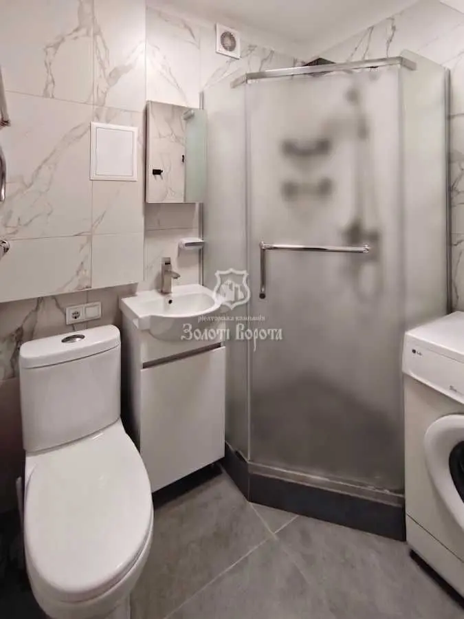 Фото Продаю 2-комнатную квартиру, 43.2 кв. м, Привокзальная ул. 12/1 Киев, цена: 71000 USD, код 7149