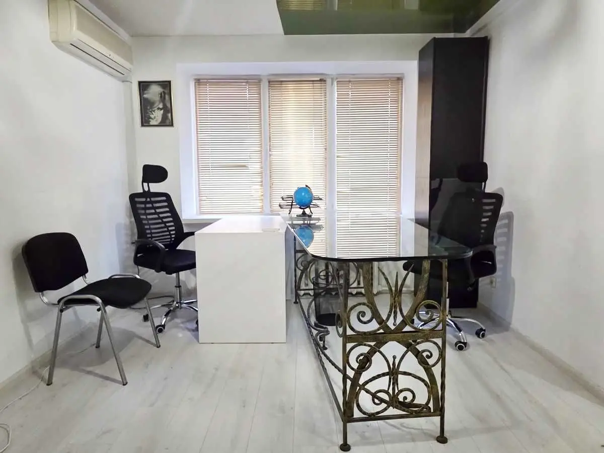 Фото Rent an office, Klovskyi Descent 12 Kyiv for long-term rent, price: 340 USD, code 7154