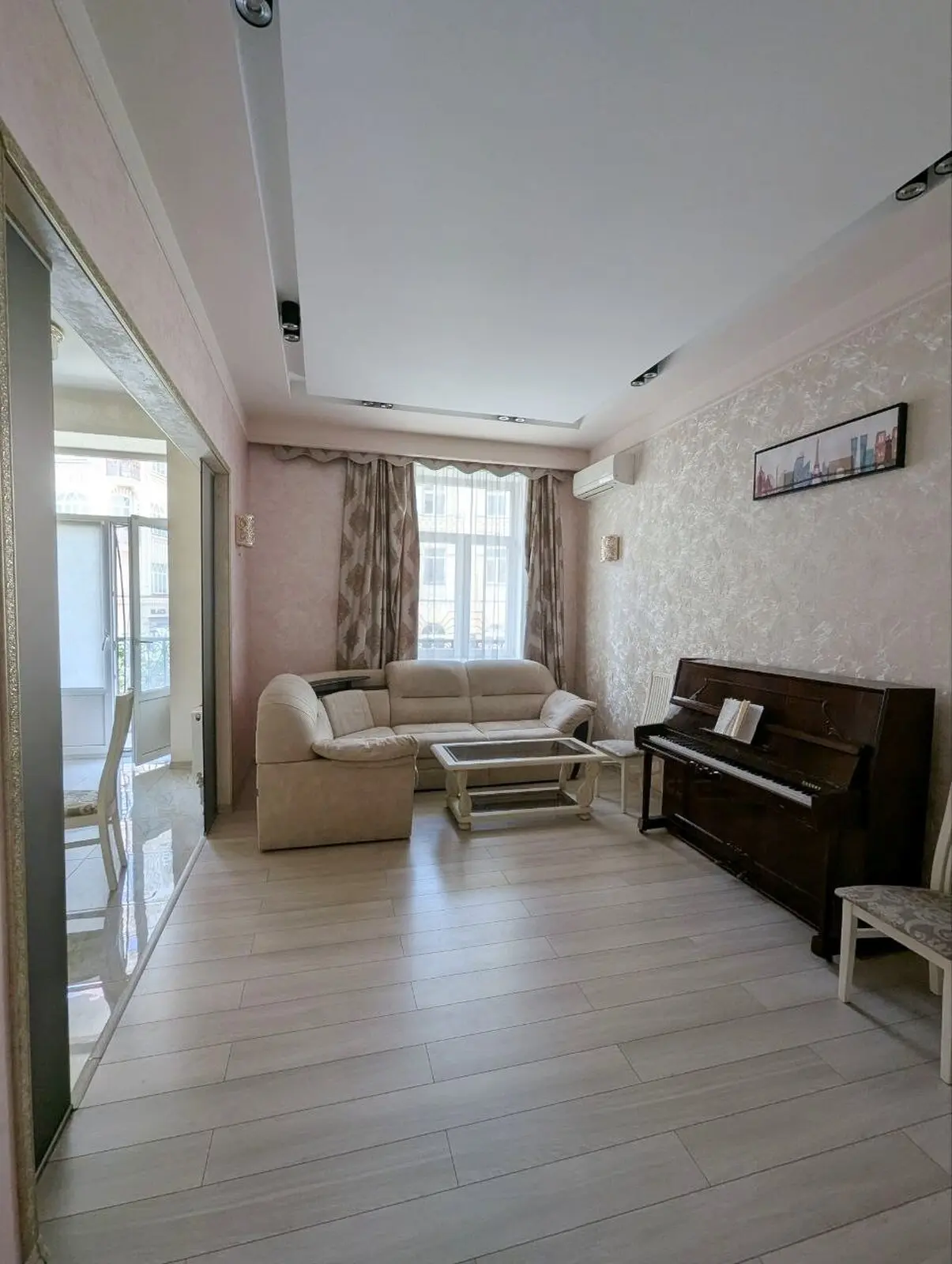 Фото Rent a 3-room apartment, Vozdvyzhenska Street  Kyiv for long-term rent, price: 1200 $, code 7163