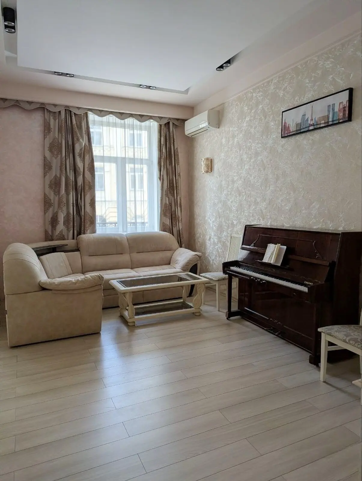 Фото Rent a 3-room apartment, Vozdvyzhenska Street  Kyiv for long-term rent, price: 1200 $, code 7163