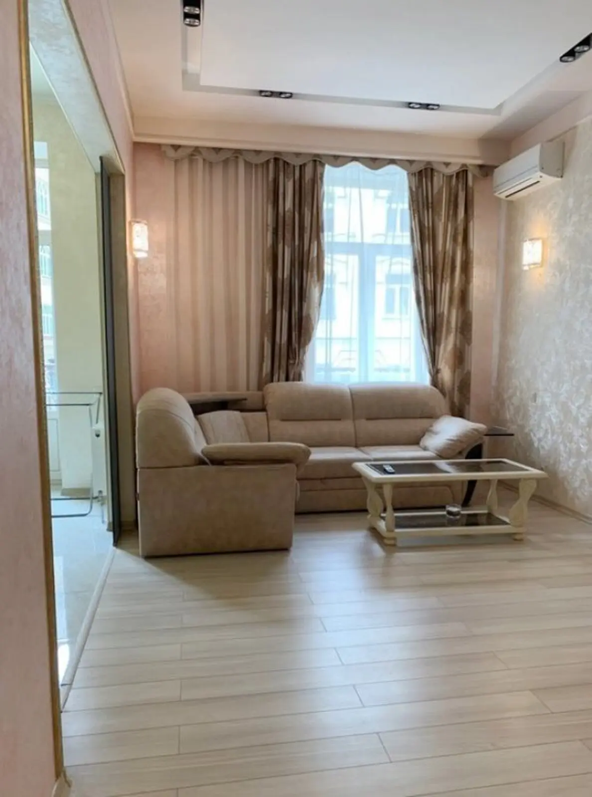 Фото Rent a 3-room apartment, Vozdvyzhenska Street  Kyiv for long-term rent, price: 1200 $, code 7163