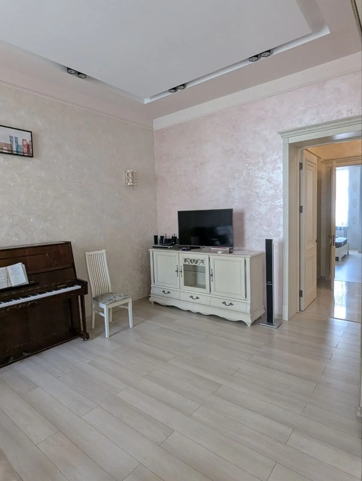 Фото Rent a 3-room apartment, Vozdvyzhenska Street  Kyiv for long-term rent, price: 1200 $, code 7163