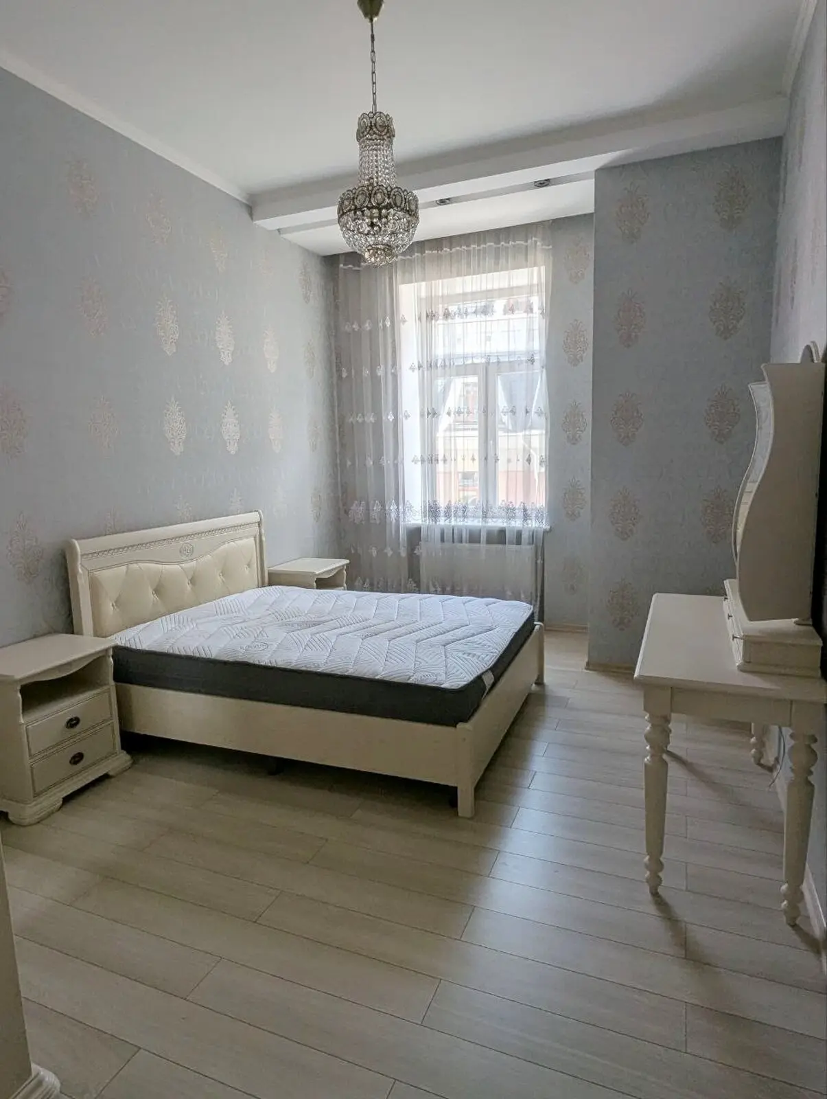 Фото Rent a 3-room apartment, Vozdvyzhenska Street  Kyiv for long-term rent, price: 1200 $, code 7163