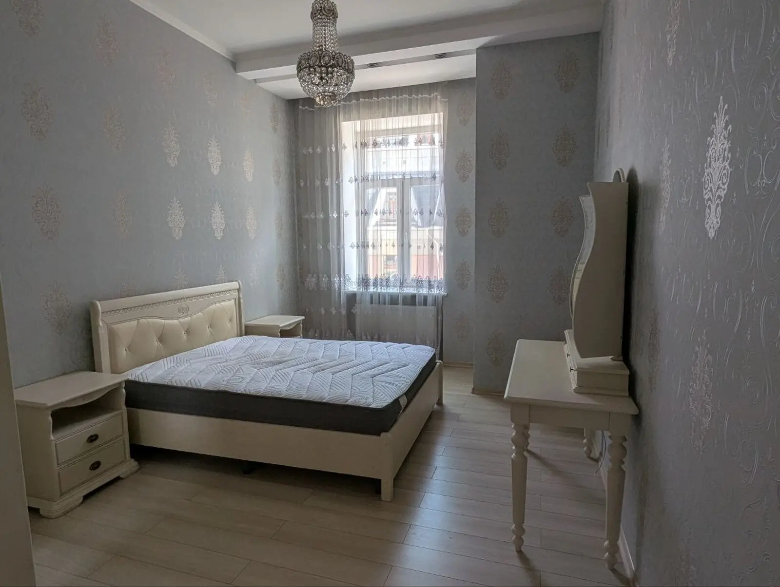 Фото Rent a 3-room apartment, Vozdvyzhenska Street  Kyiv for long-term rent, price: 1200 $, code 7163