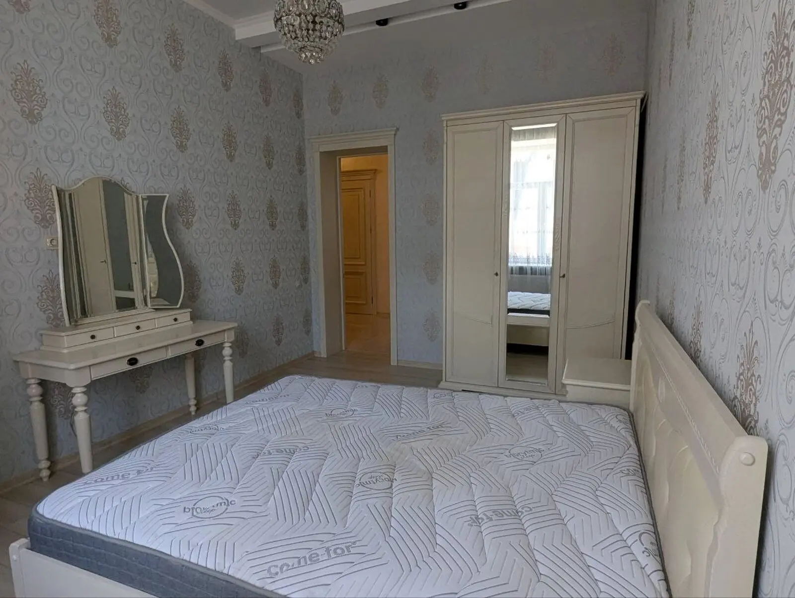 Фото Rent a 3-room apartment, Vozdvyzhenska Street  Kyiv for long-term rent, price: 1200 $, code 7163