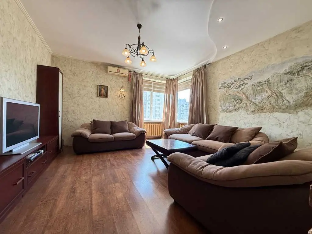 Фото Selling a 2-room apartment, 76.1 sq.m., Urlivska Street 4а Kyiv, price: 137000 USD, code 7200
