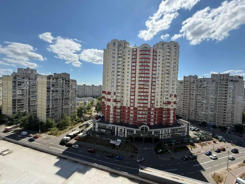 Фото Selling a 2-room apartment, 76.1 sq.m., Urlivska Street 4а Kyiv, price: 137000 USD, code 7200