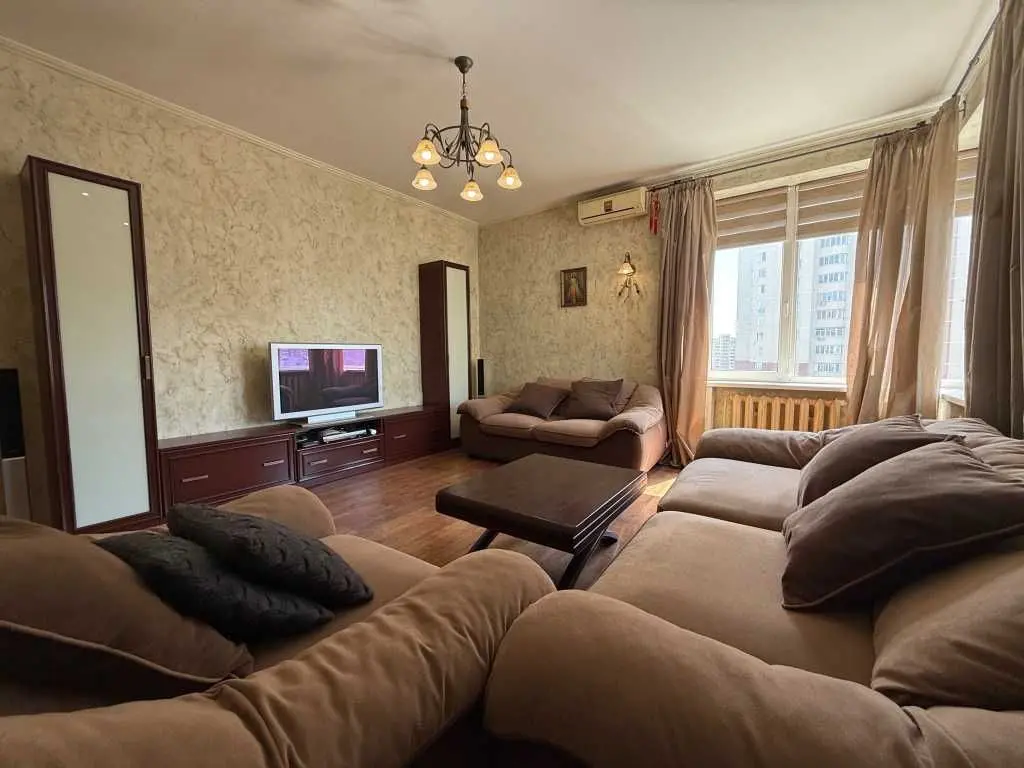 Фото Selling a 2-room apartment, 76.1 sq.m., Urlivska Street 4а Kyiv, price: 137000 USD, code 7200