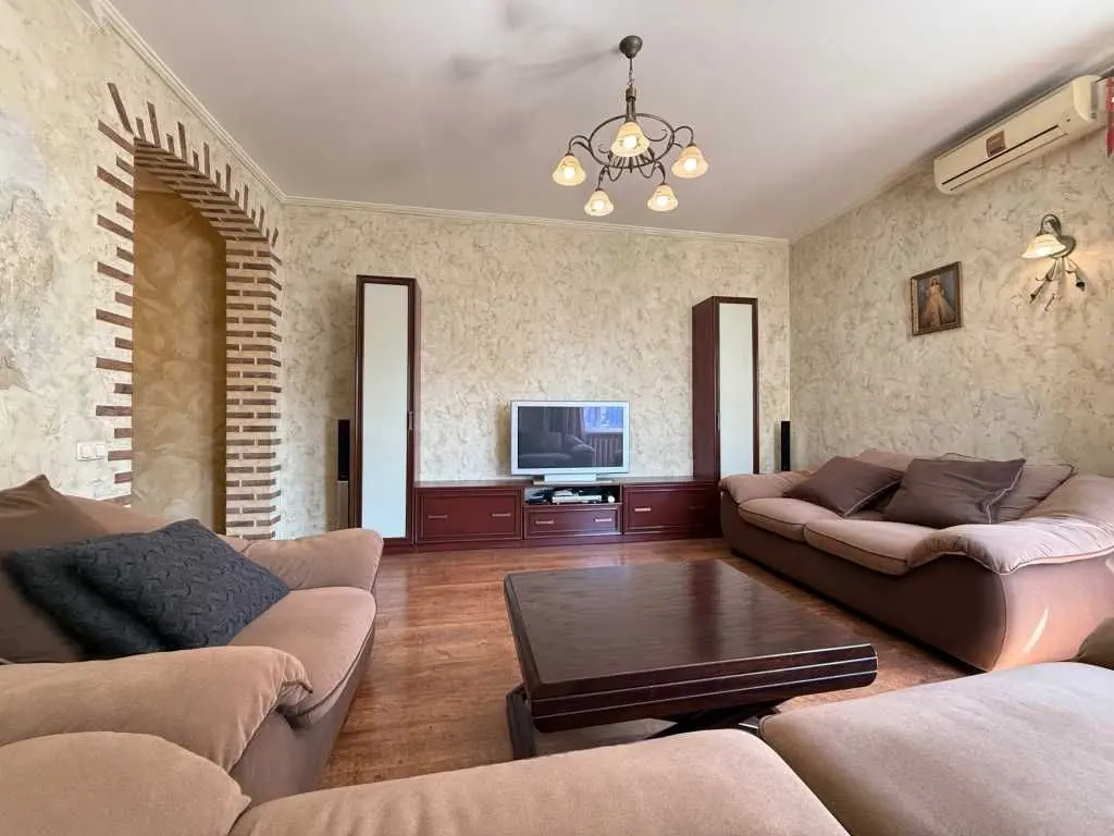 Фото Selling a 2-room apartment, 76.1 sq.m., Urlivska Street 4а Kyiv, price: 137000 USD, code 7200