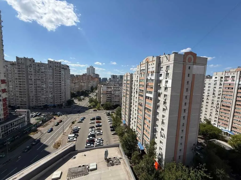 Фото Selling a 2-room apartment, 76.1 sq.m., Urlivska Street 4а Kyiv, price: 137000 USD, code 7200