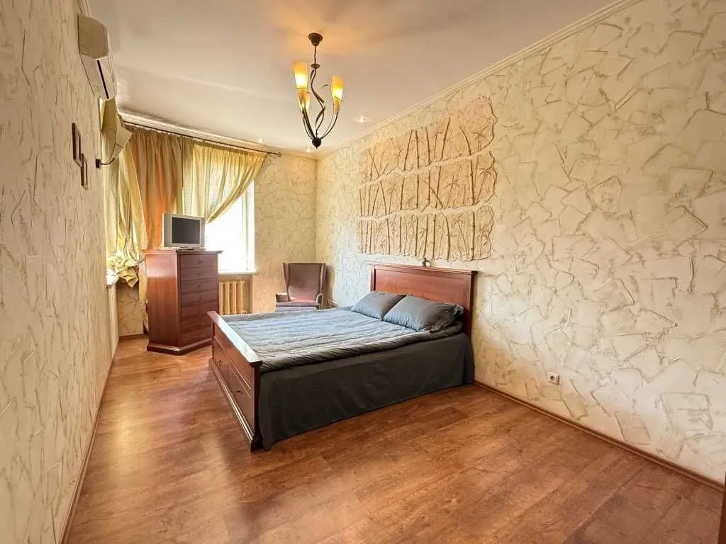 Фото Selling a 2-room apartment, 76.1 sq.m., Urlivska Street 4а Kyiv, price: 137000 USD, code 7200