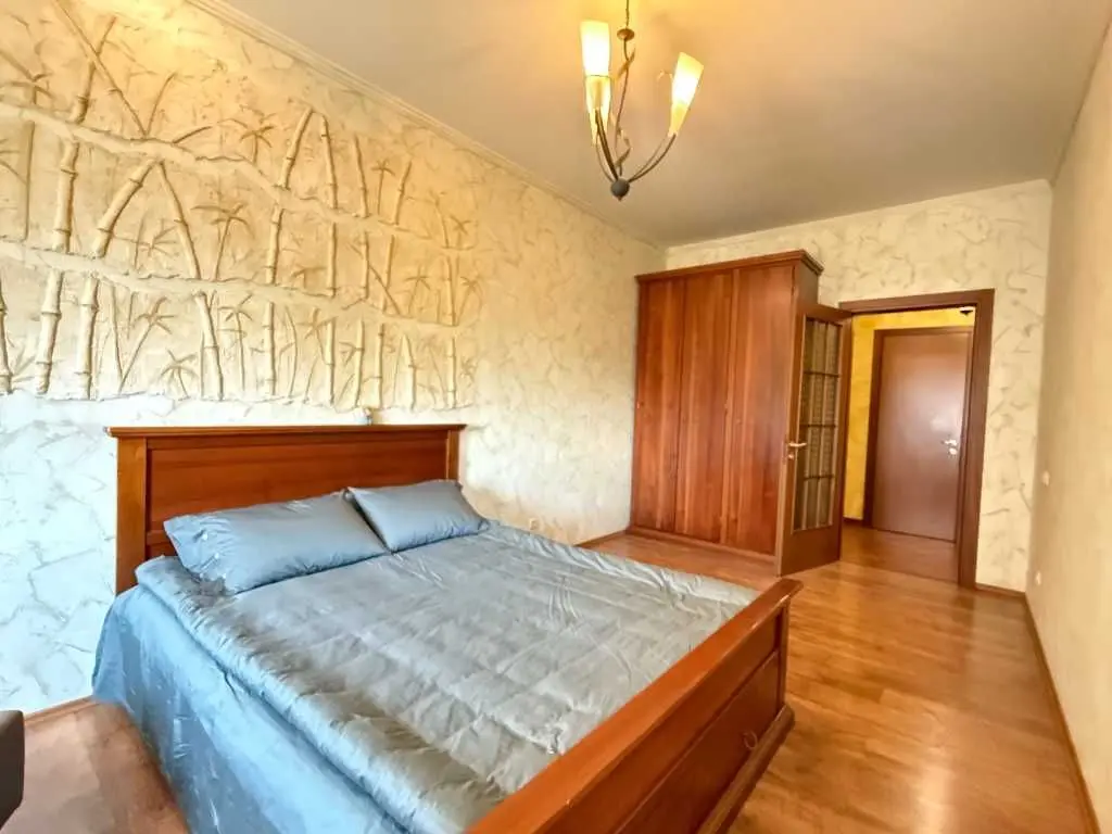 Фото Selling a 2-room apartment, 76.1 sq.m., Urlivska Street 4а Kyiv, price: 137000 USD, code 7200