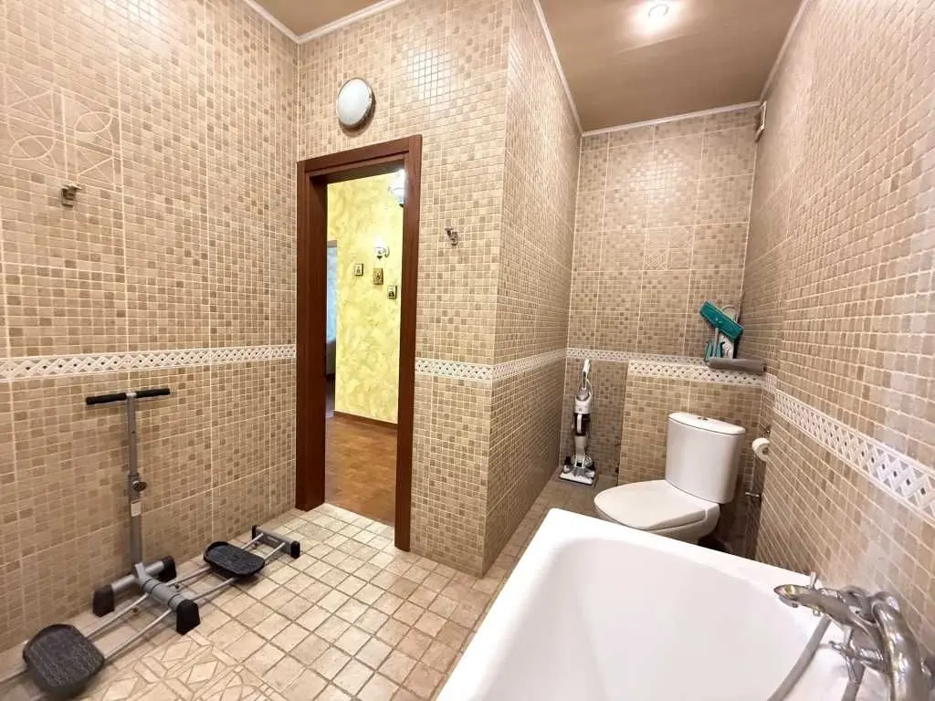Фото Selling a 2-room apartment, 76.1 sq.m., Urlivska Street 4а Kyiv, price: 137000 USD, code 7200