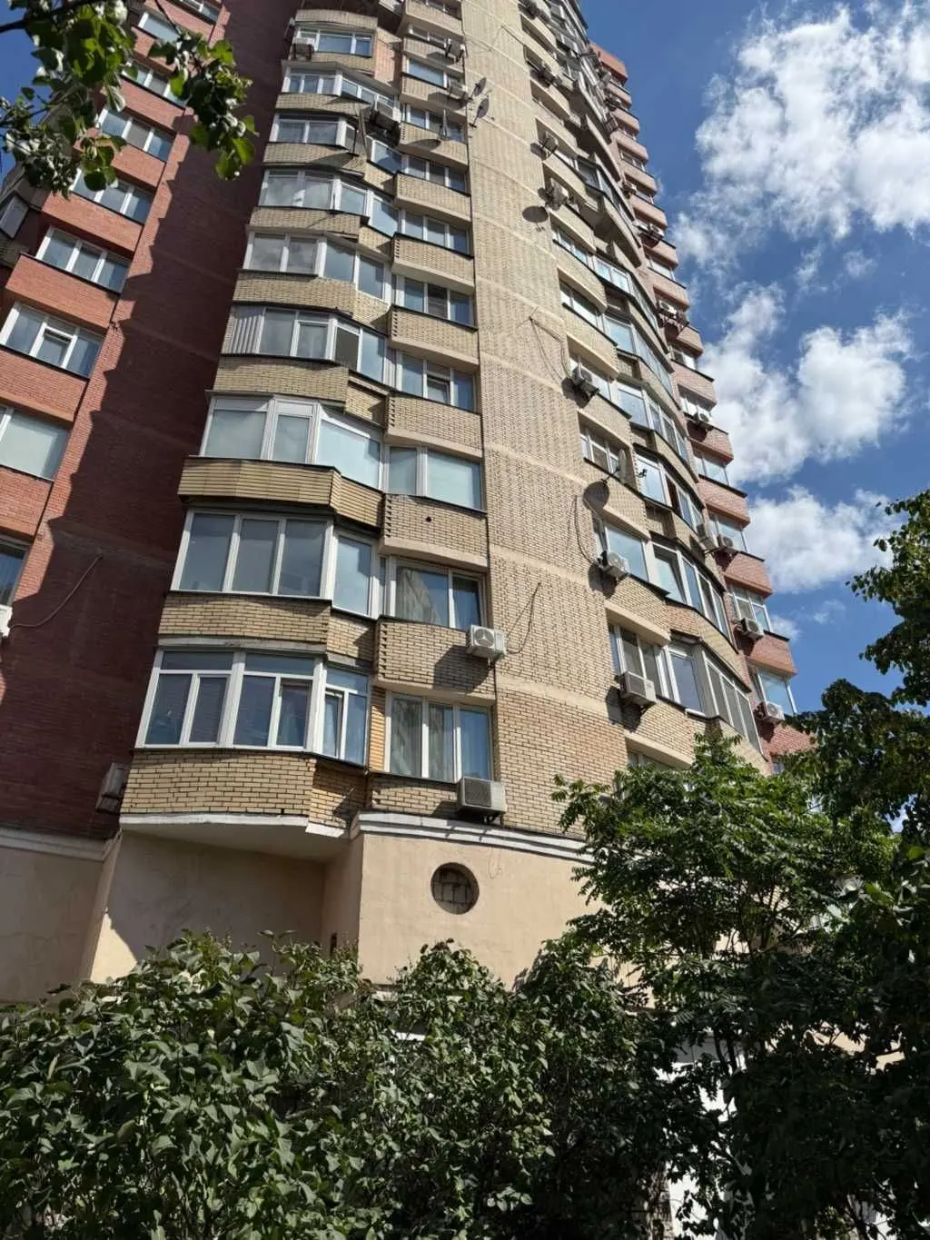 Фото Selling a 2-room apartment, 76.1 sq.m., Urlivska Street 4а Kyiv, price: 137000 USD, code 7200
