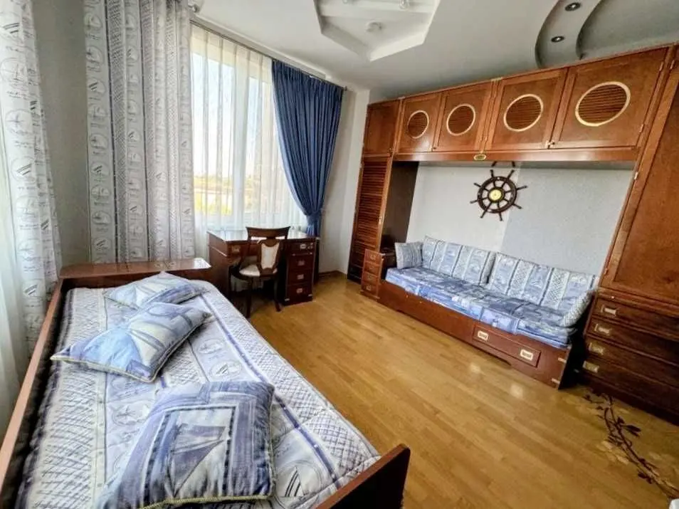 Фото Снять 4-комнатную квартиру, Шевченко просп. 4б Одесса в долгосрочную аренду, цена: 800 USD, код 7202