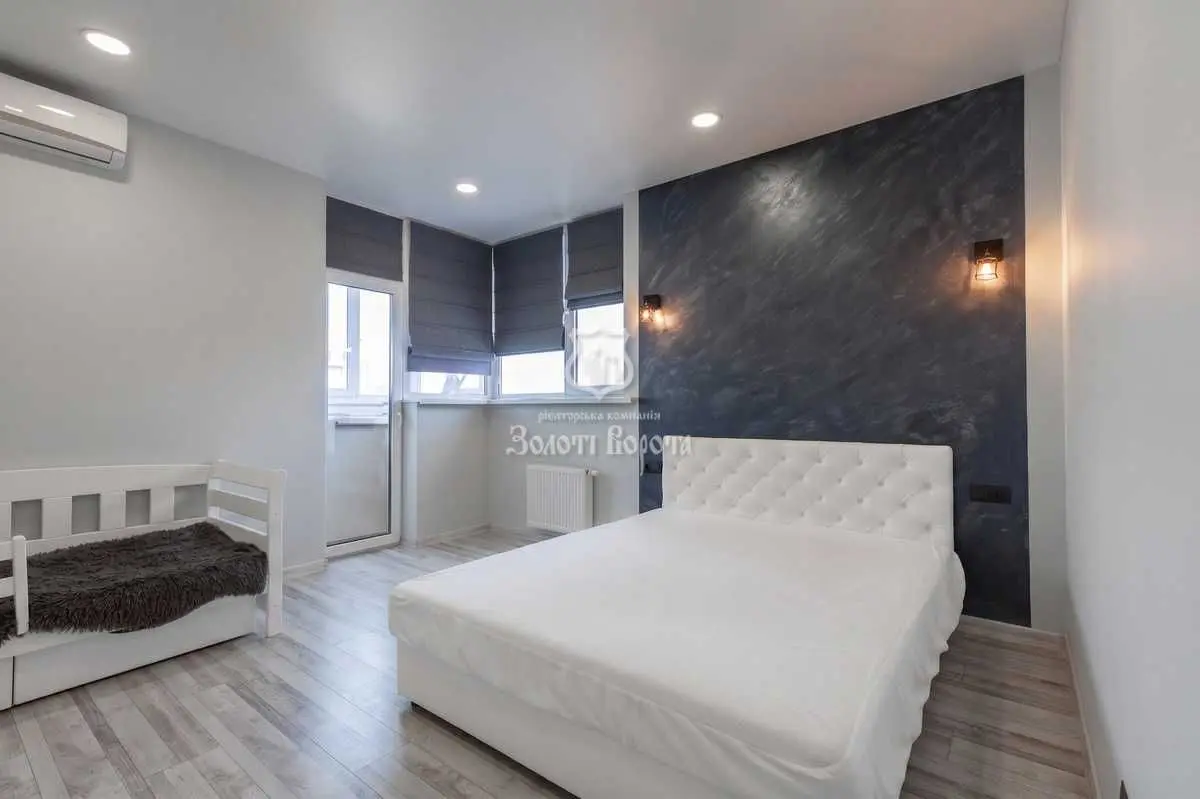 Фото Selling a 2-room apartment, 70.6 sq.m., Dragomanova Street 2 Kyiv, price: 130000 USD, code 7212