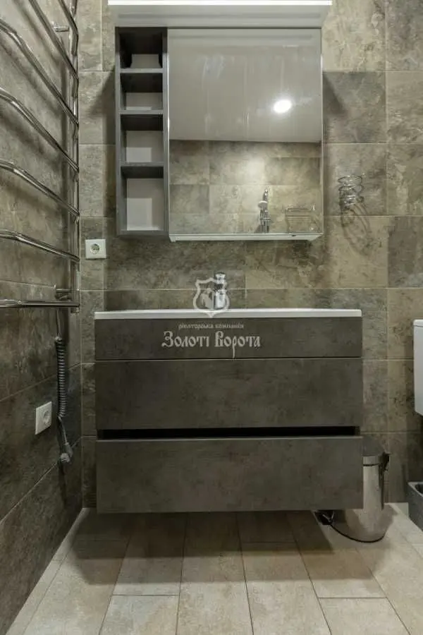 Фото Selling a 2-room apartment, 70.6 sq.m., Dragomanova Street 2 Kyiv, price: 130000 USD, code 7212