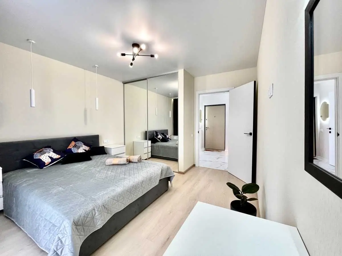 Фото Selling a 1-room apartment, 41 sq.m., Mykhaila Maksymovycha Street (Onufriia Trutenka Street)  Kyiv, price: 105000 USD, code 7224