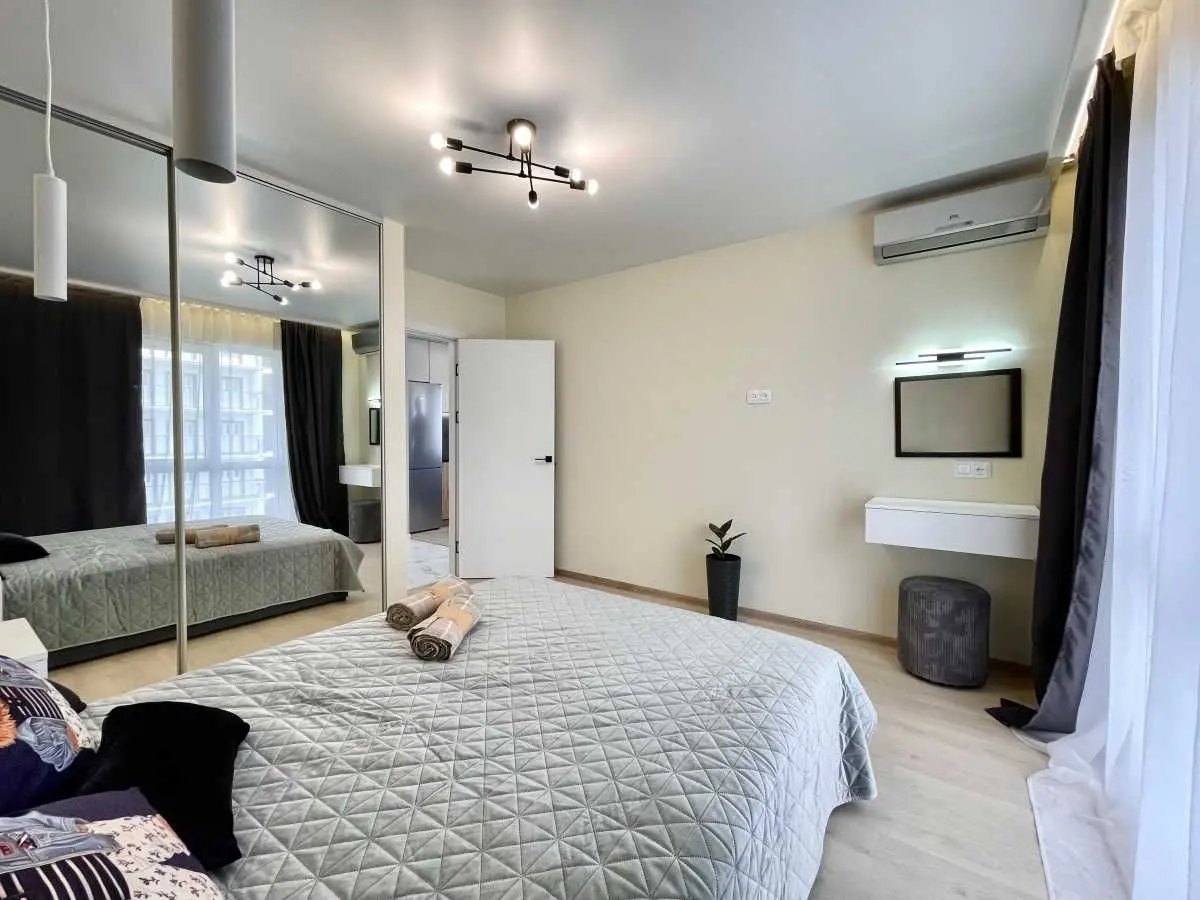 Фото Selling a 1-room apartment, 41 sq.m., Mykhaila Maksymovycha Street (Onufriia Trutenka Street)  Kyiv, price: 105000 USD, code 7224