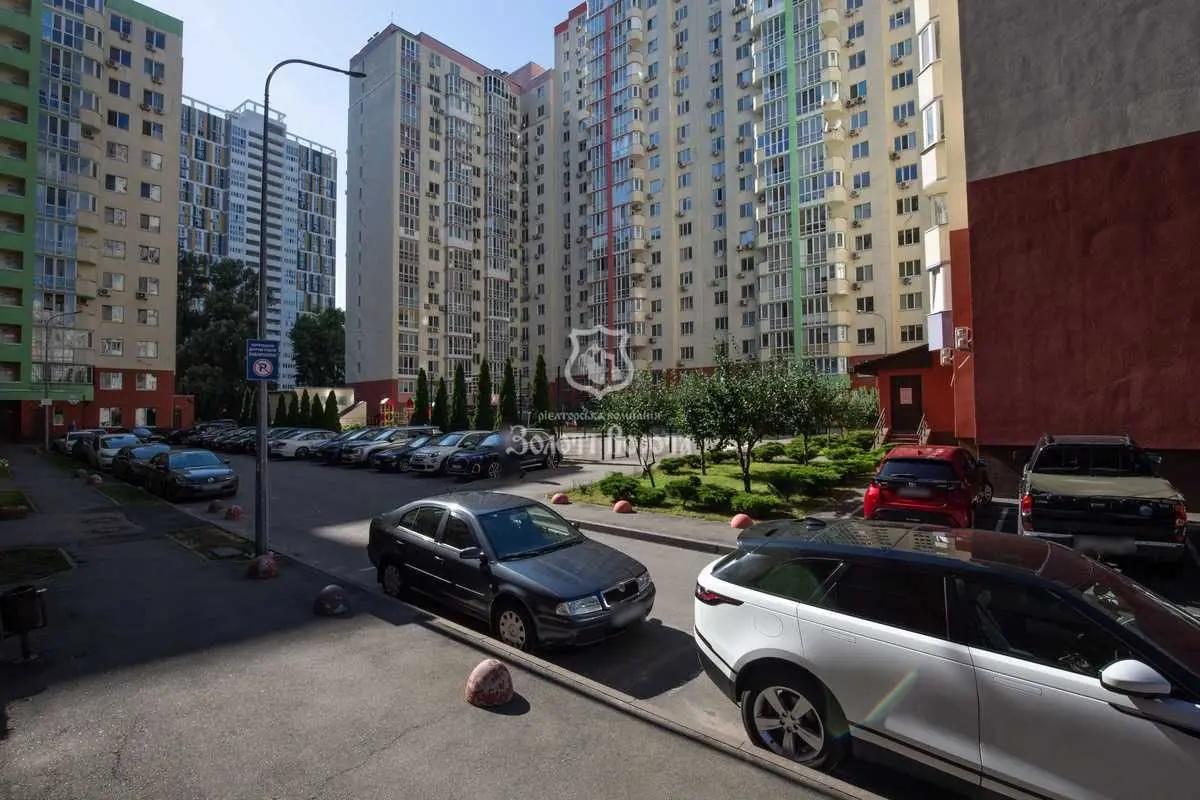 Фото Продаю 1 кімнатну квартиру, 43.8 кв. м, Комбінатна вул. 25 Київ, ціна: 82000 USD, код 7239
