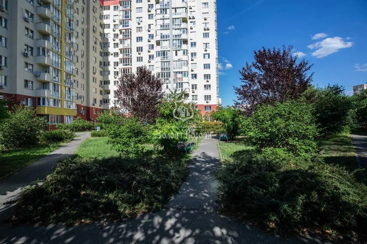 Фото Продаю 1 кімнатну квартиру, 43.8 кв. м, Комбінатна вул. 25 Київ, ціна: 82000 USD, код 7239