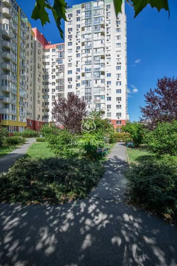 Фото Продаю 1 кімнатну квартиру, 43.8 кв. м, Комбінатна вул. 25 Київ, ціна: 82000 USD, код 7239