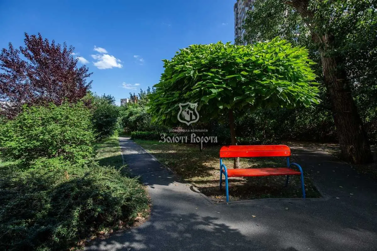 Фото Продаю 1 кімнатну квартиру, 43.8 кв. м, Комбінатна вул. 25 Київ, ціна: 82000 USD, код 7239